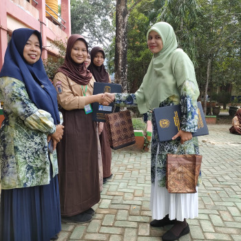 PEMBAGIAN RAPORT SEMESTER GENAP 2022-2023