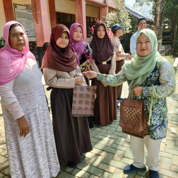 PEMBAGIAN RAPORT SEMESTER GENAP 2022-2023