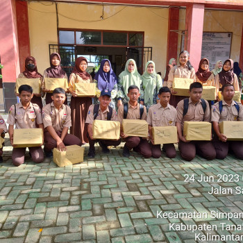 PEMBAGIAN RAPORT